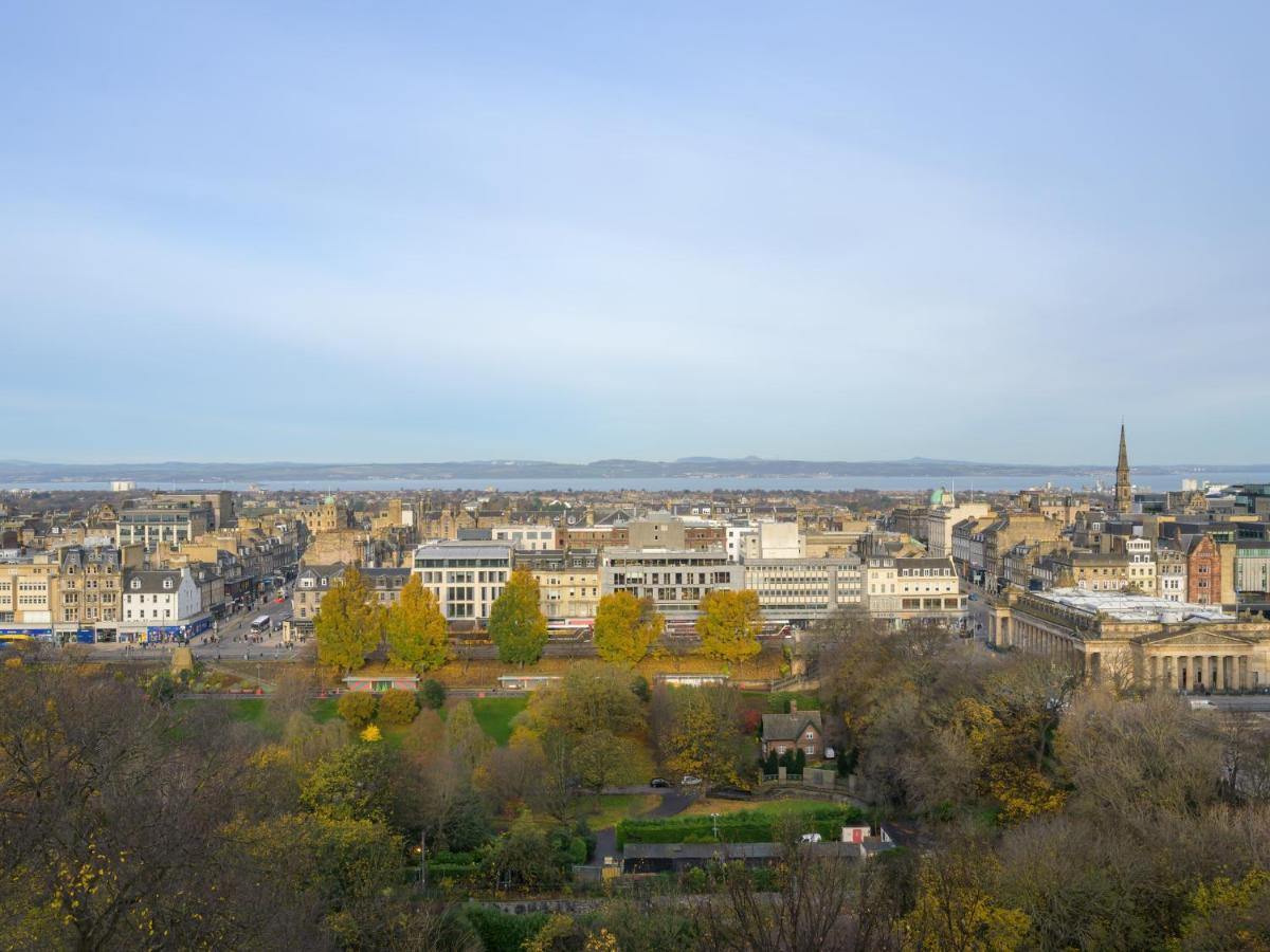 Pass The Keys Historic Ramsay Garden Apt With Balcony Views Единбург Екстер'єр фото