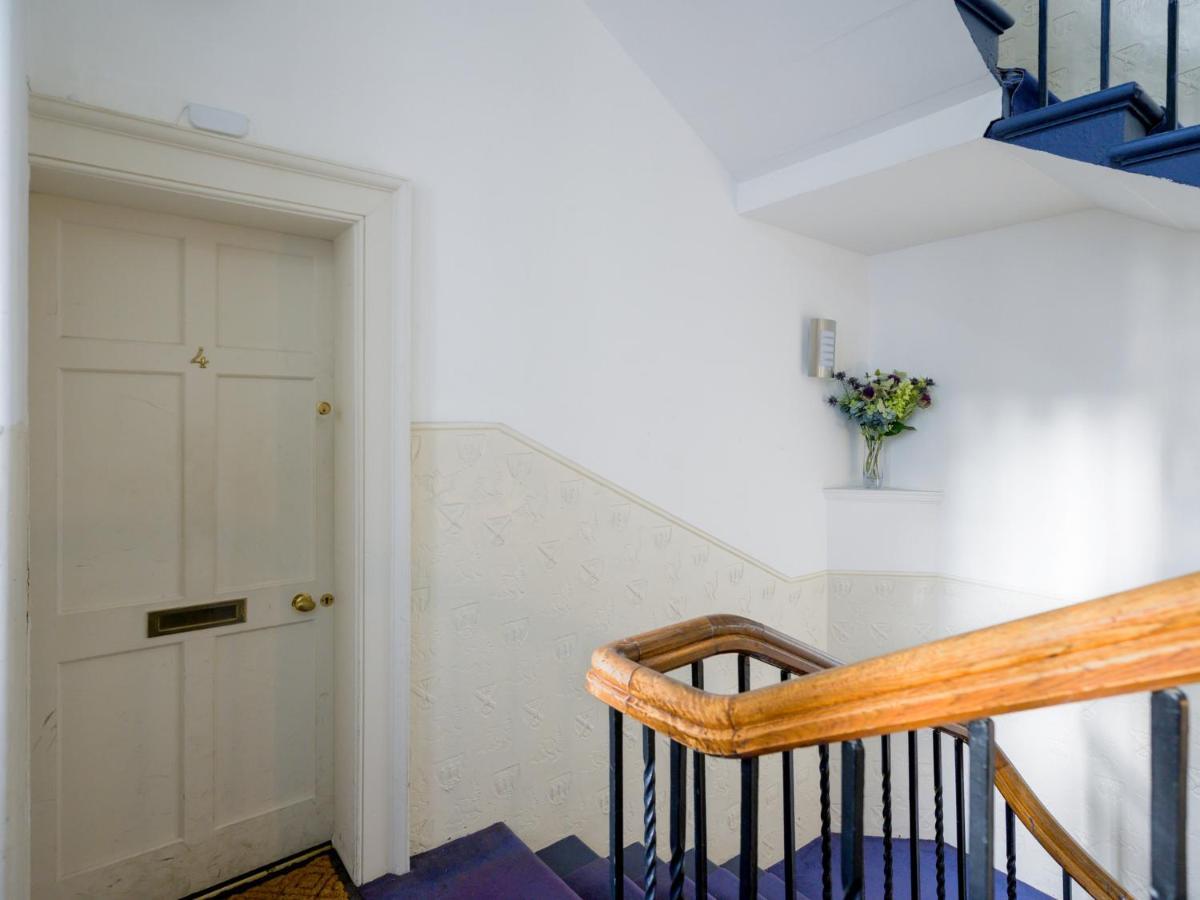 Pass The Keys Historic Ramsay Garden Apt With Balcony Views Единбург Екстер'єр фото